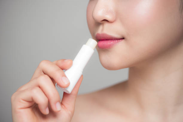 Vừa phun môi xong nên bôi gì cho môi hồng hào, căng mọng?